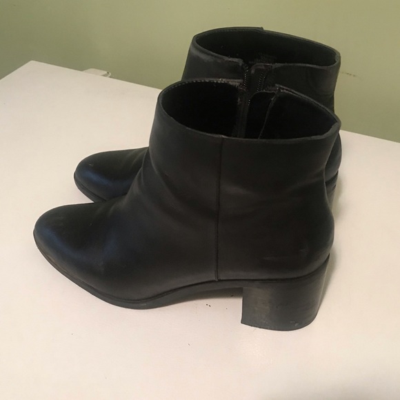 Vince Camuto Chelsea Boots - Picture 2 of 4